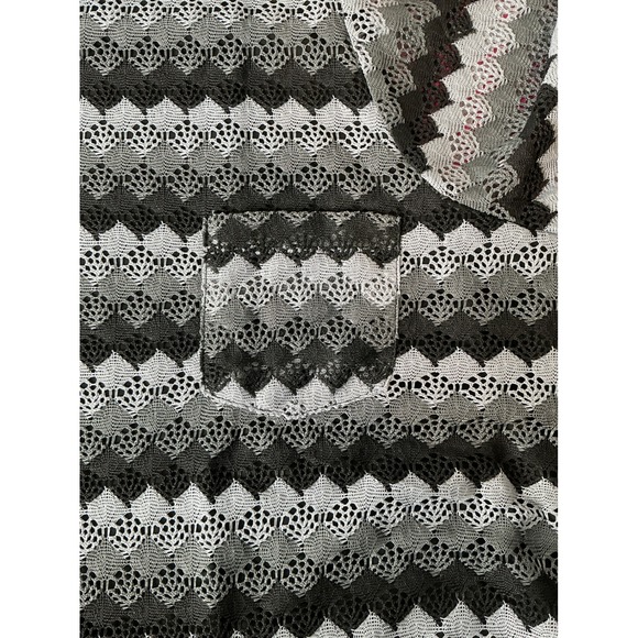 Diane Gilman Womens Peplum Top Sz 3X Black‎ Gray Lace Chevron Artsy Boho Mod - Picture 8 of 8